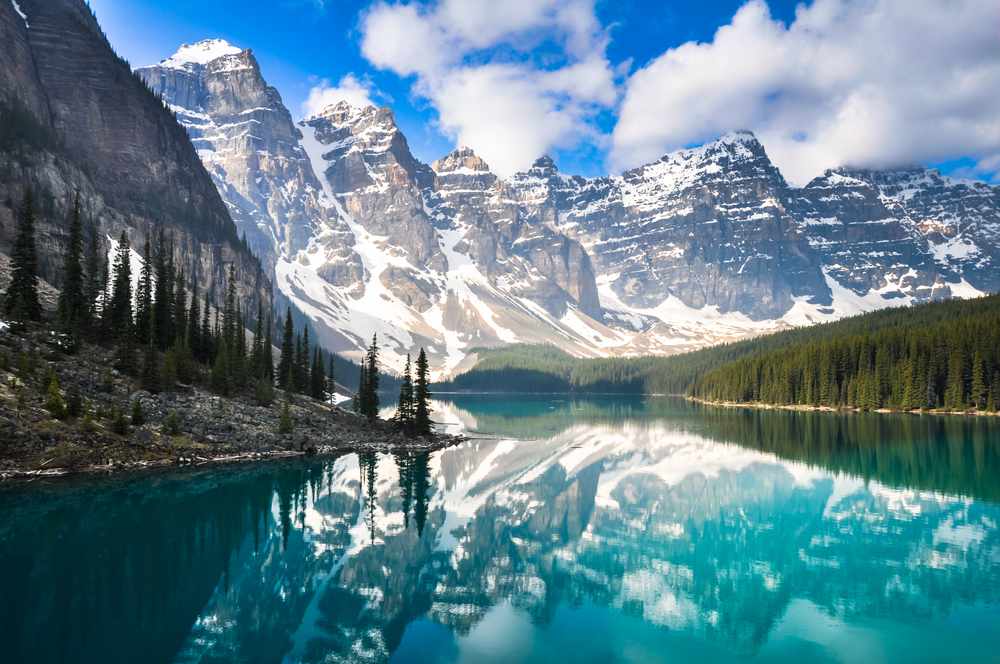Rocky Mountains bewonderen tijdens een huwelijkreis Canada